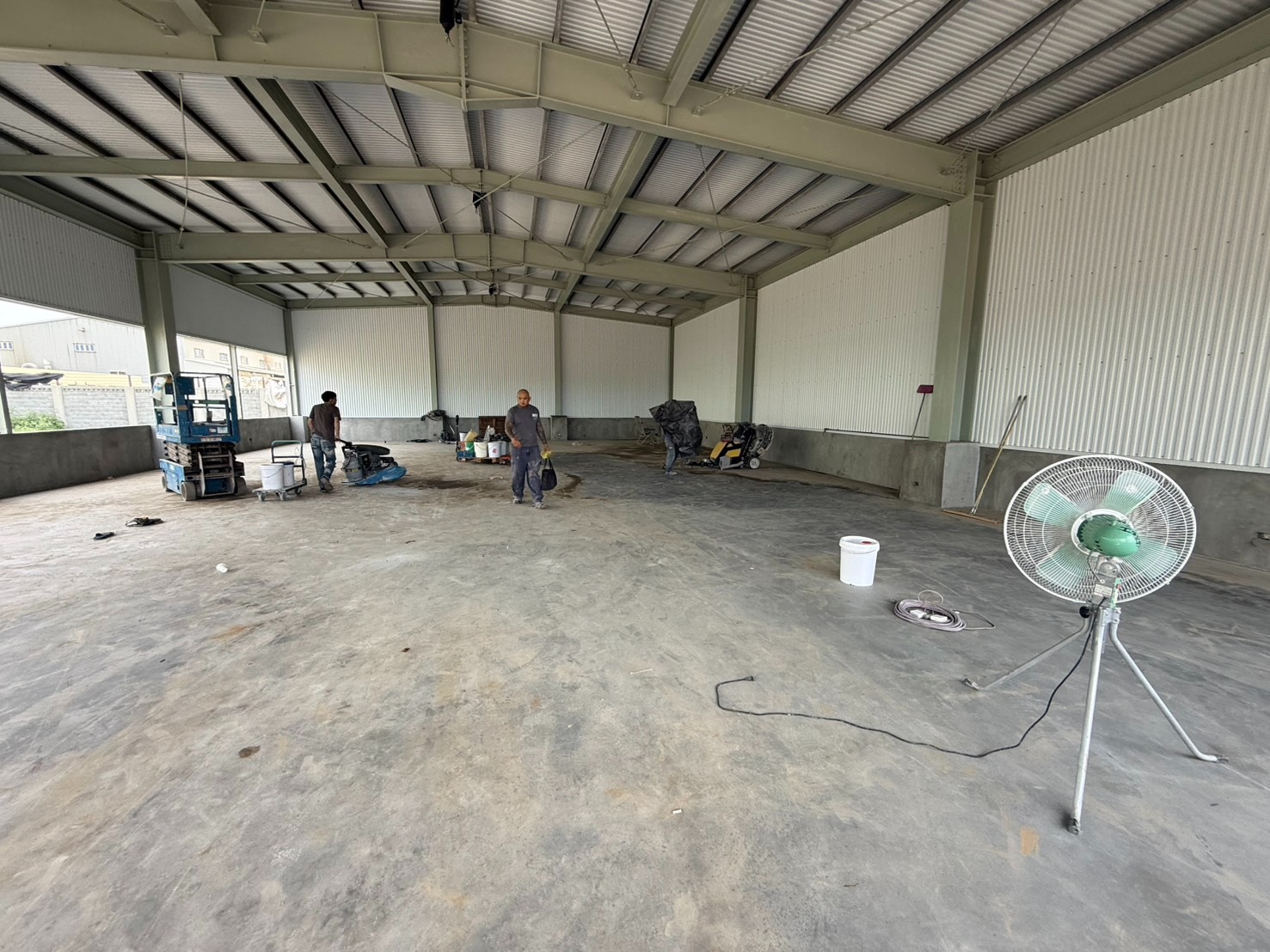 晶化地坪研磨程序